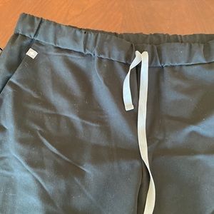 Figs black size large pant